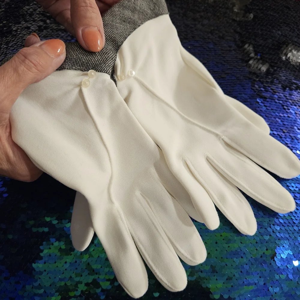 Vintage white dress gloves abstract print wrist trim button detail 50s 60s